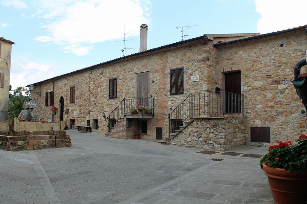 Casa Vacanze In Borgo Monteverdi Marittimo Exterior foto